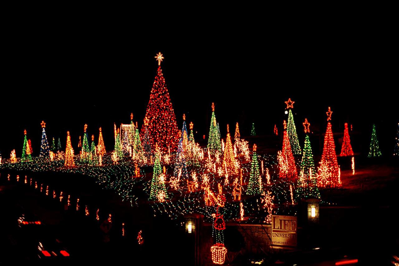 The Best Christmas Light Displays in Atlanta Neighborhoods