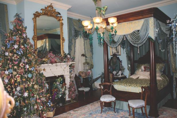 Victorian Christmas Bedroom in Natchez, Mississippi Victorian Christmas Bedroom in Natchez, Mississippi