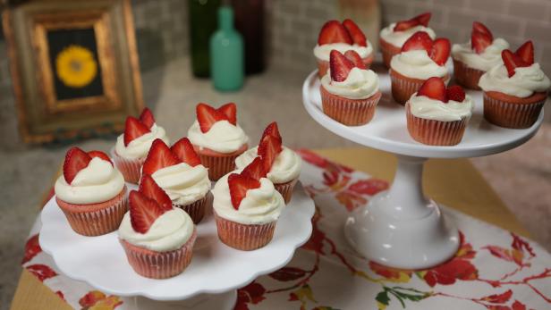 KSS_strawberrycupcakes_208_h KSS_strawberrycupcakes_208_h