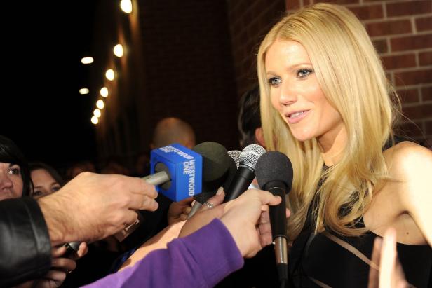 2010countrystrong_gwynethpaltrow4_h